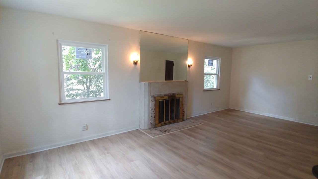 243 Capitol Dr - Photo 3 of 42