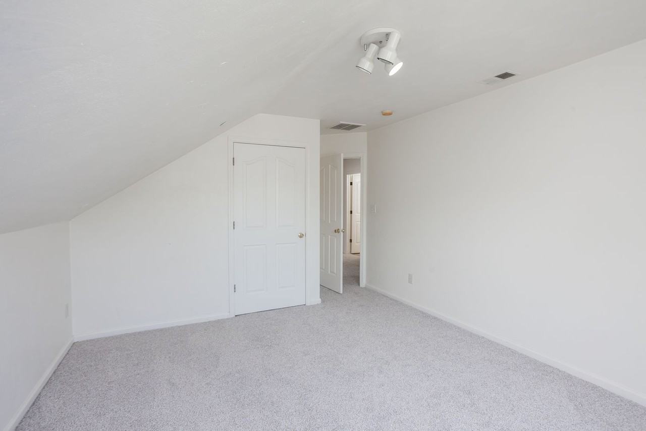 5908 Eagle Pt - Photo 7 of 22