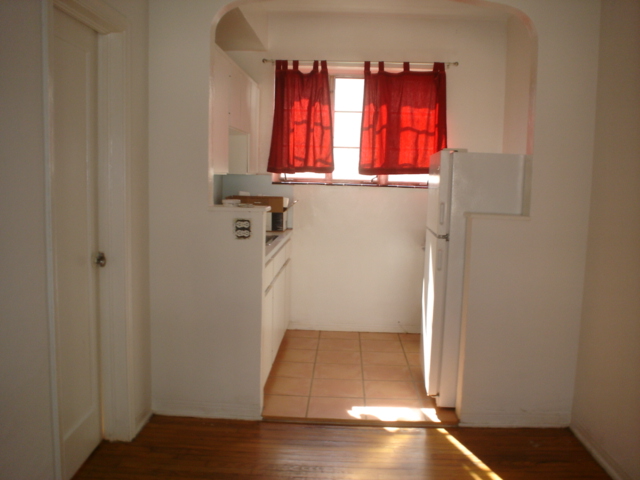 1040 16th St - Photo 5 of 7