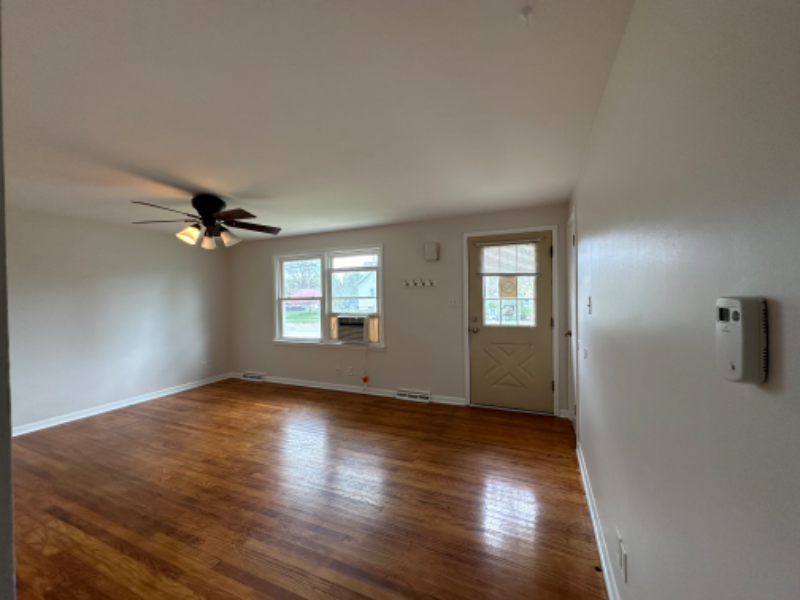 615 W South St - Photo 2 of 9