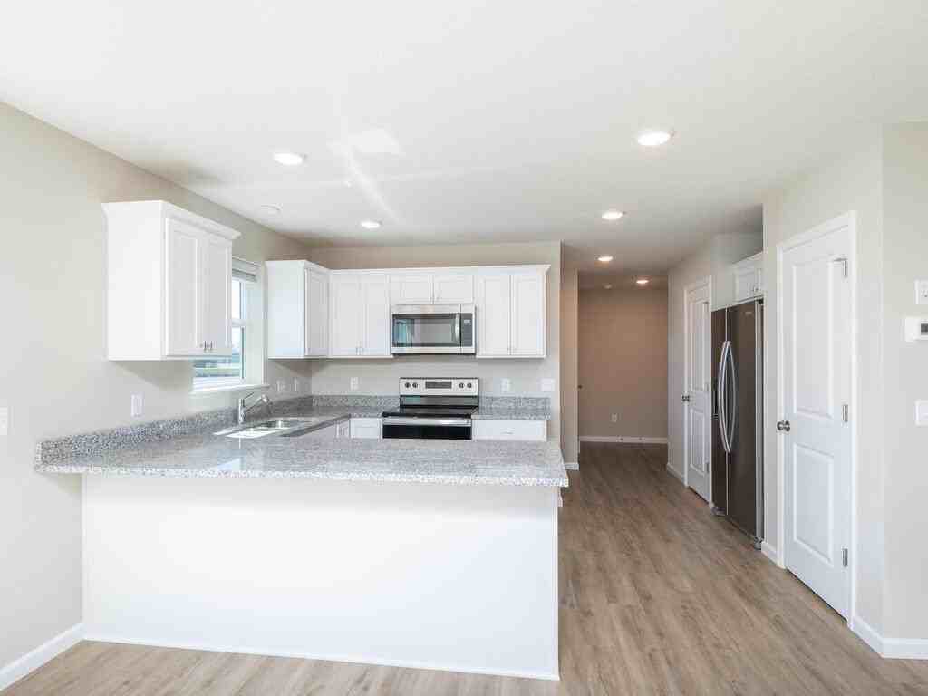 1121 Ash St Ne #NA - Photo 2 of 17