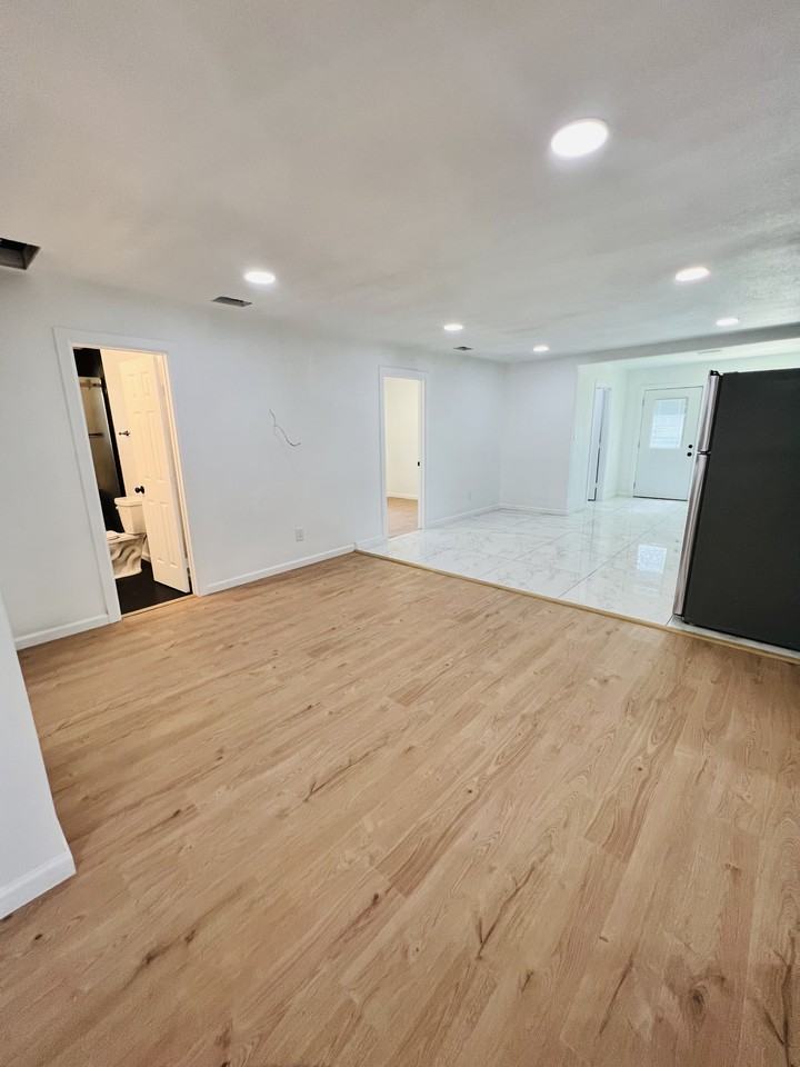 2705 W Sycamore Ave #NA - Photo 6 of 22