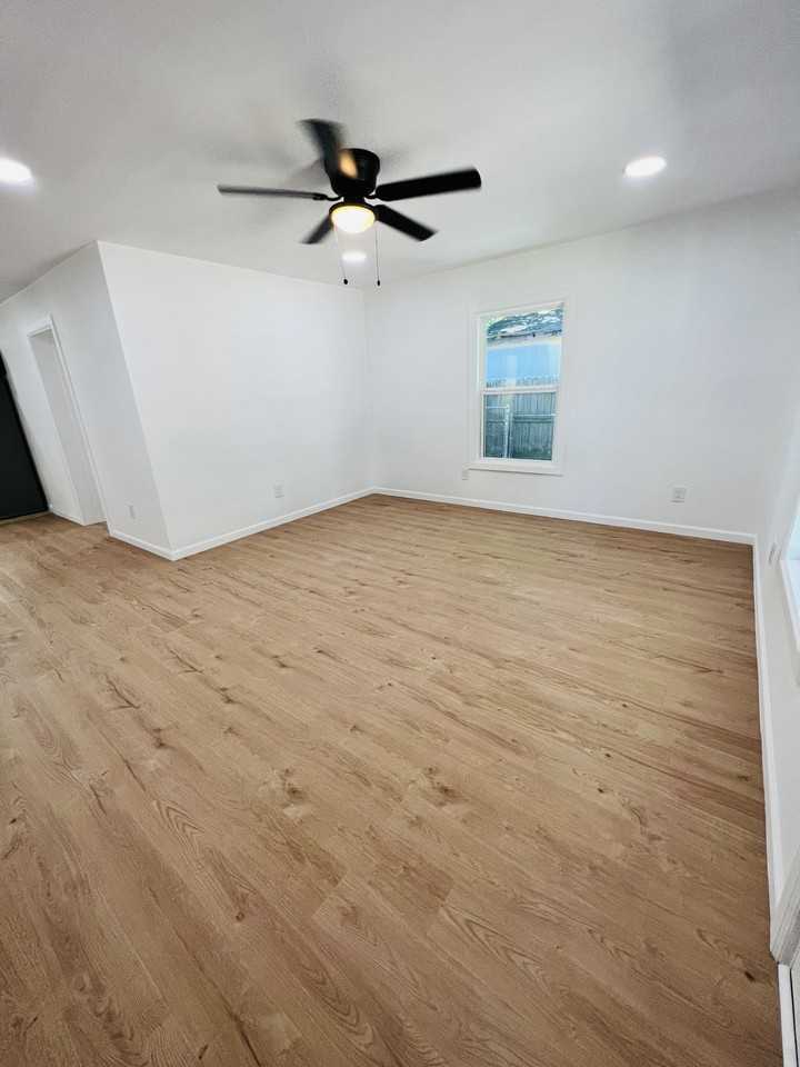 2705 W Sycamore Ave #NA - Photo 7 of 22