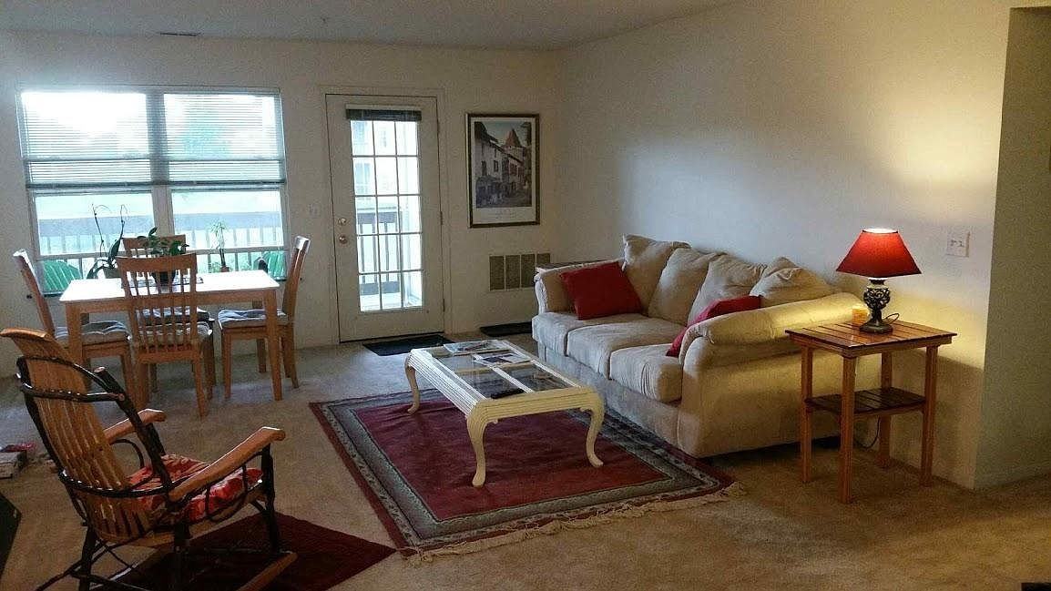1526 Oakfield Dr - Photo 3 of 10