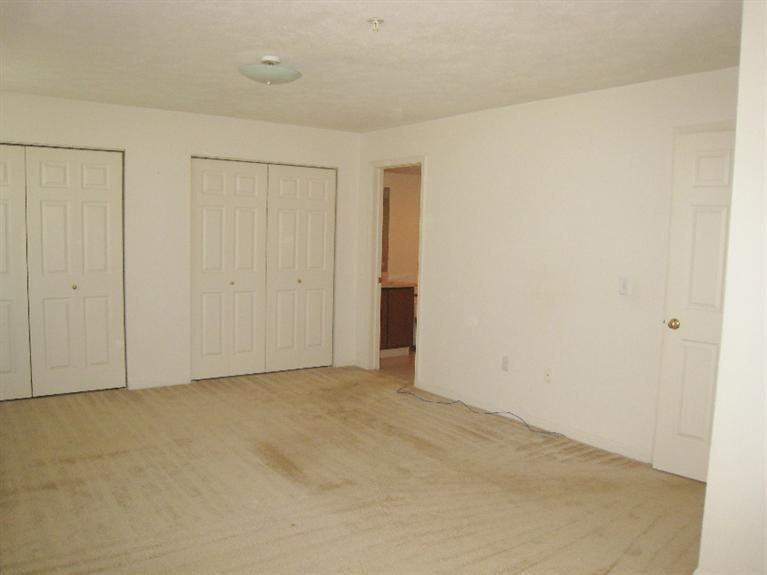 1526 Oakfield Dr - Photo 6 of 10