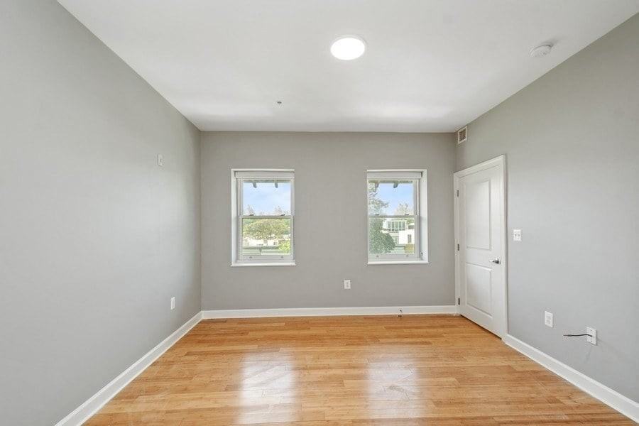 The Waring - Photo 7 of 18