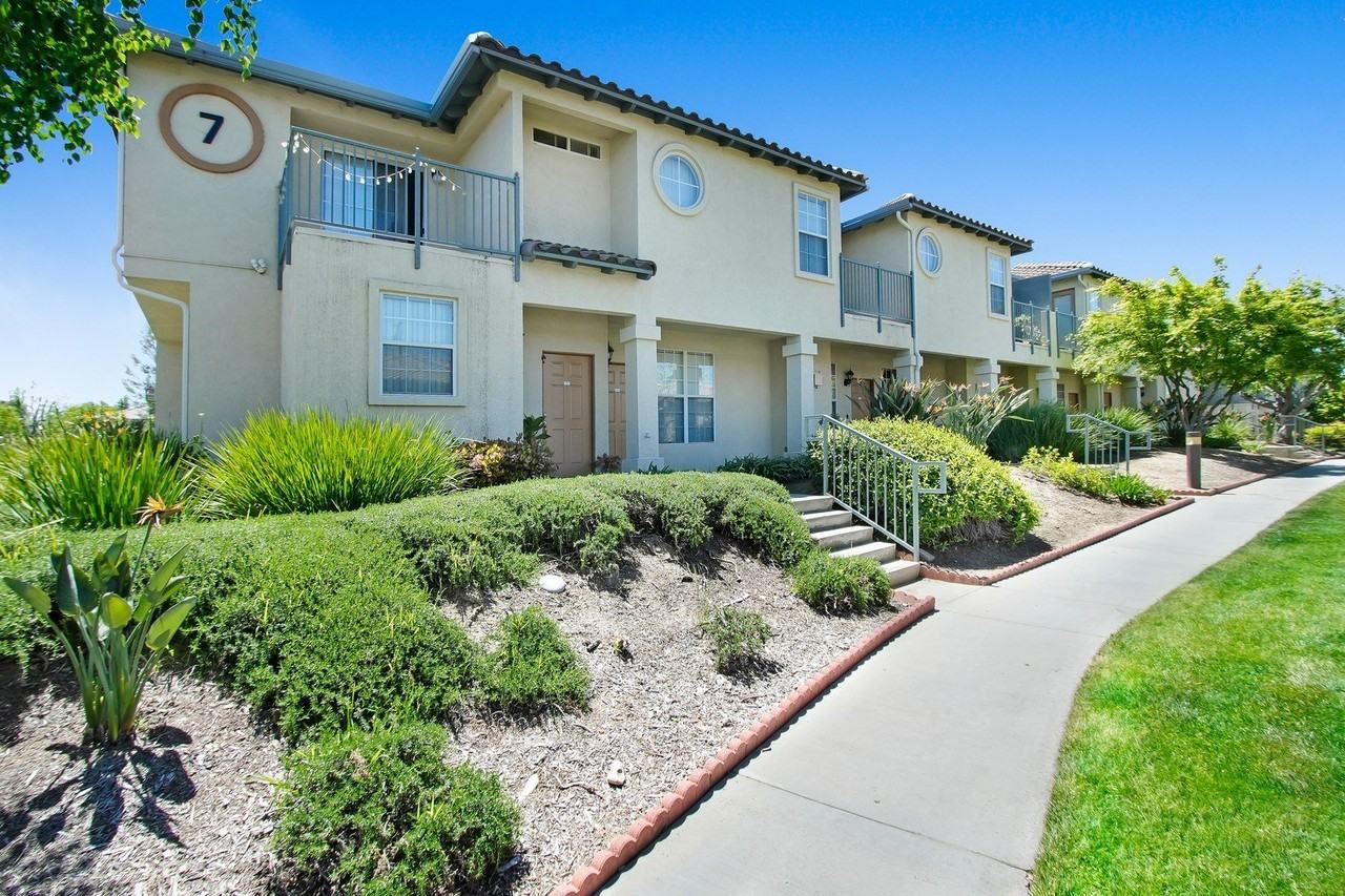 La Villa Apartments - Photo 7 of 16