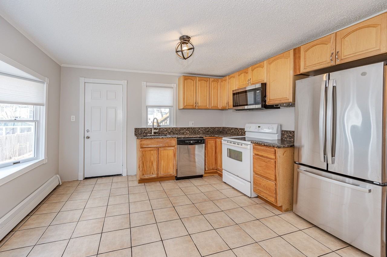 7 Barton St Unit 1 - Photo 2 of 21