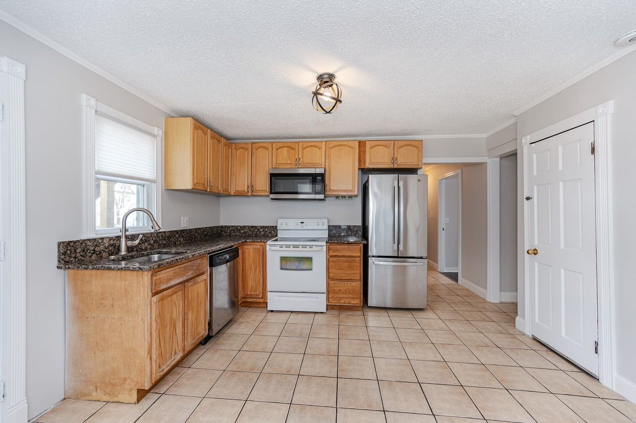 7 Barton St Unit 1 - Photo 3 of 21