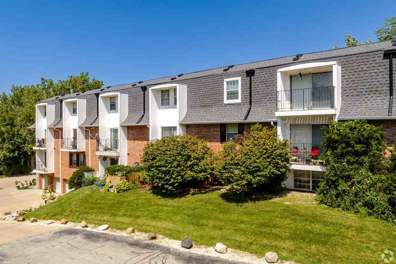 Versailles Apartments - Photo 7 of 19