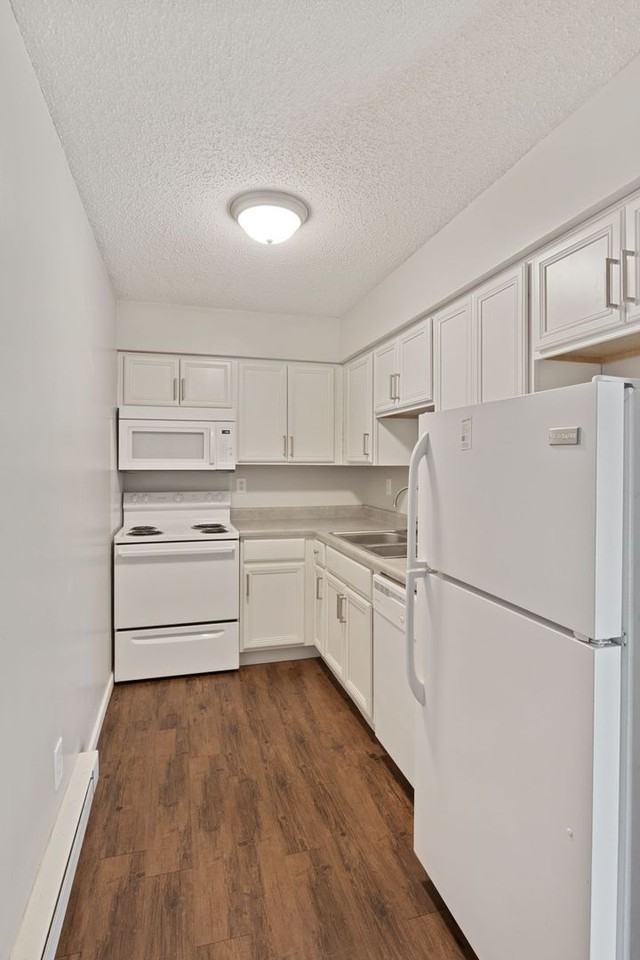 River Edge Apartments - Photo 7 of 18