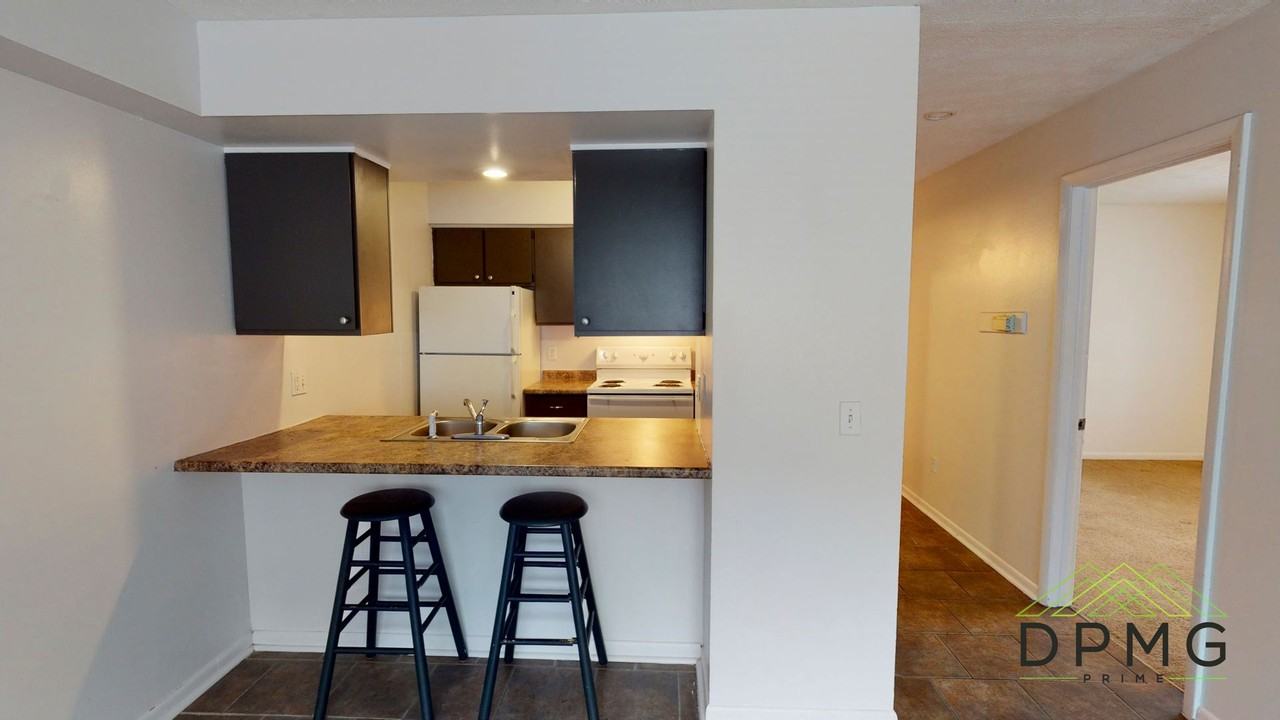 319 319 E Hillsdale - 16 #16 - Photo 5 of 30