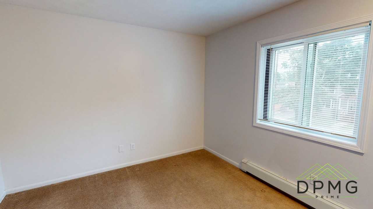 319 319 E Hillsdale - 16 #16 - Photo 7 of 30