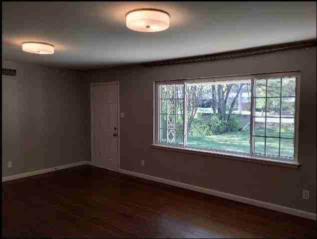 6924 W Markham St - Photo 3 of 10