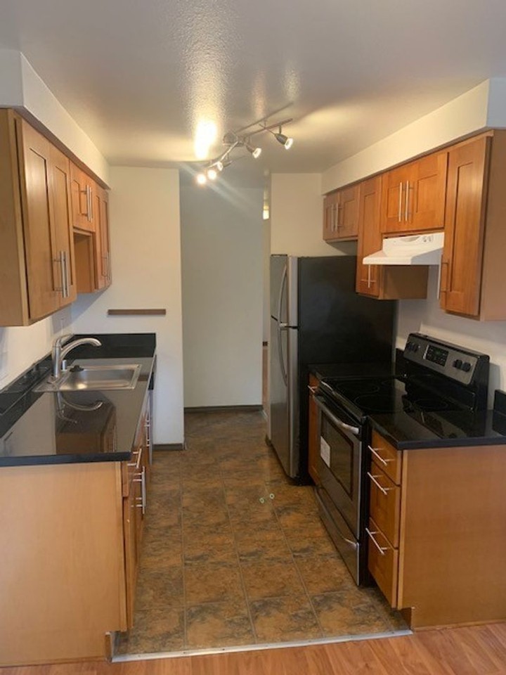 Elliott View Apartments - Photo 3 of 29