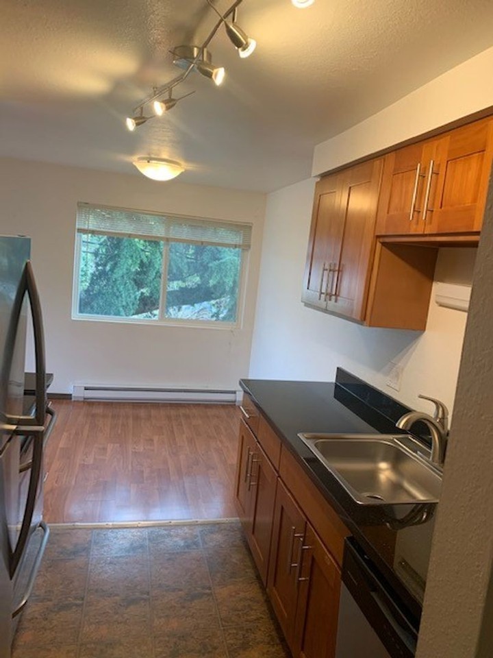 Elliott View Apartments - Photo 4 of 29