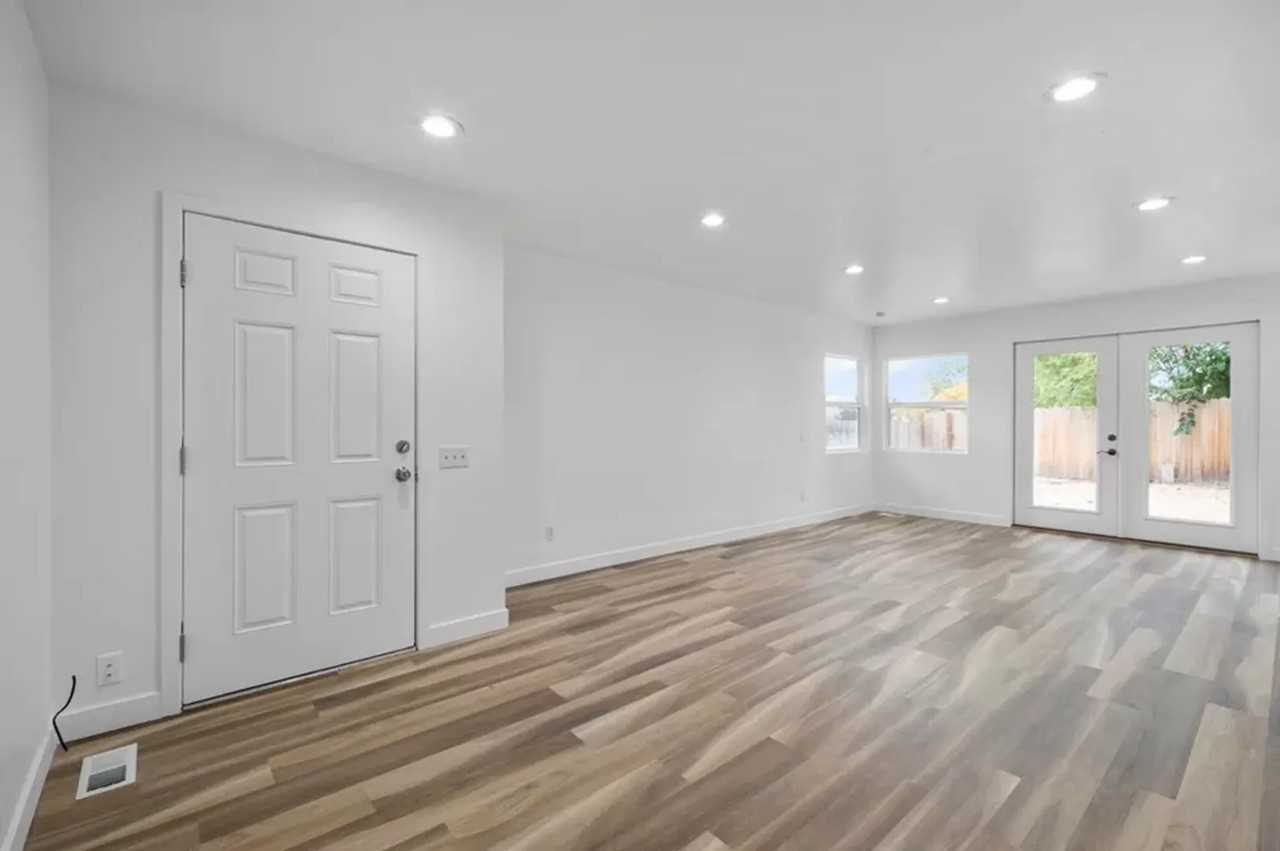 701 N De Soto St - Photo 3 of 21