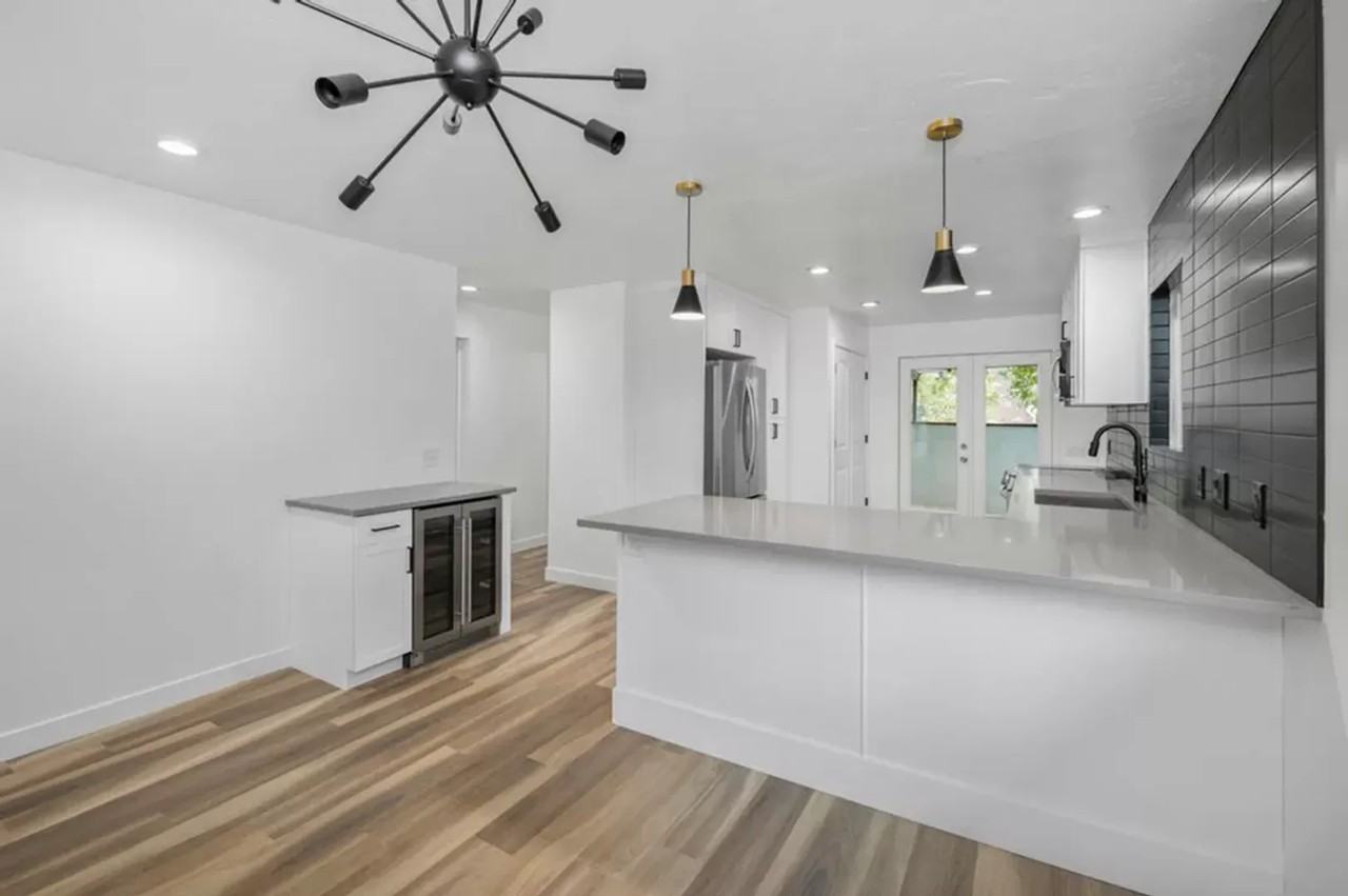 701 N De Soto St - Photo 6 of 21