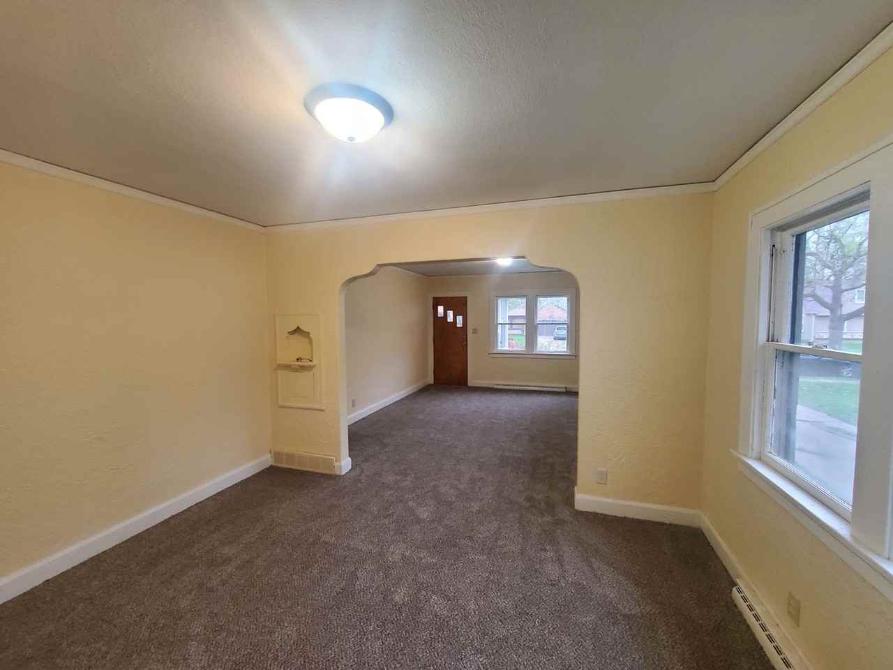 1614 Pauline Ave - Photo 3 of 10