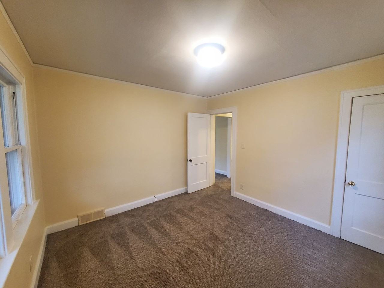 1614 Pauline Ave - Photo 5 of 10