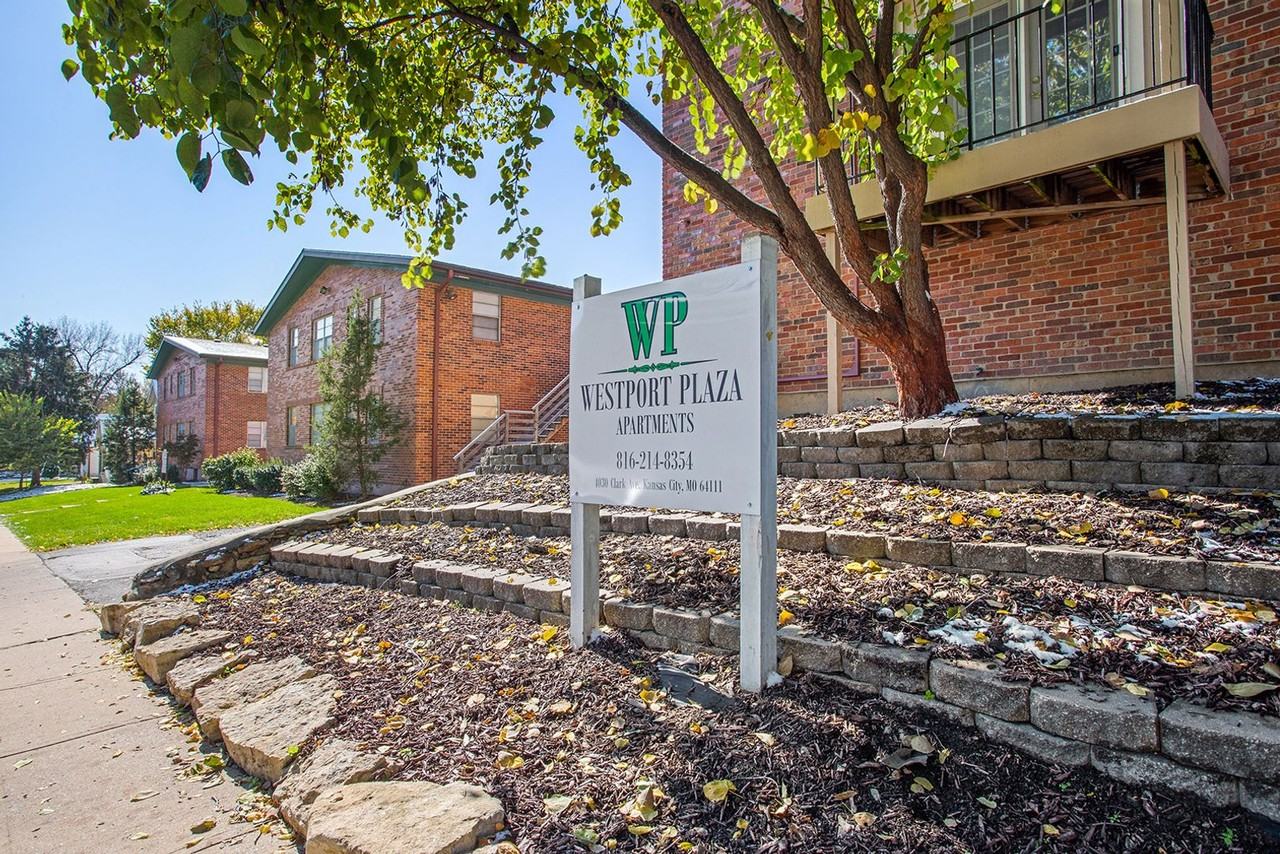 Apartments Near UMKC Westport Plaza for University of Missouri - Kansas City Students in Kansas City, MO