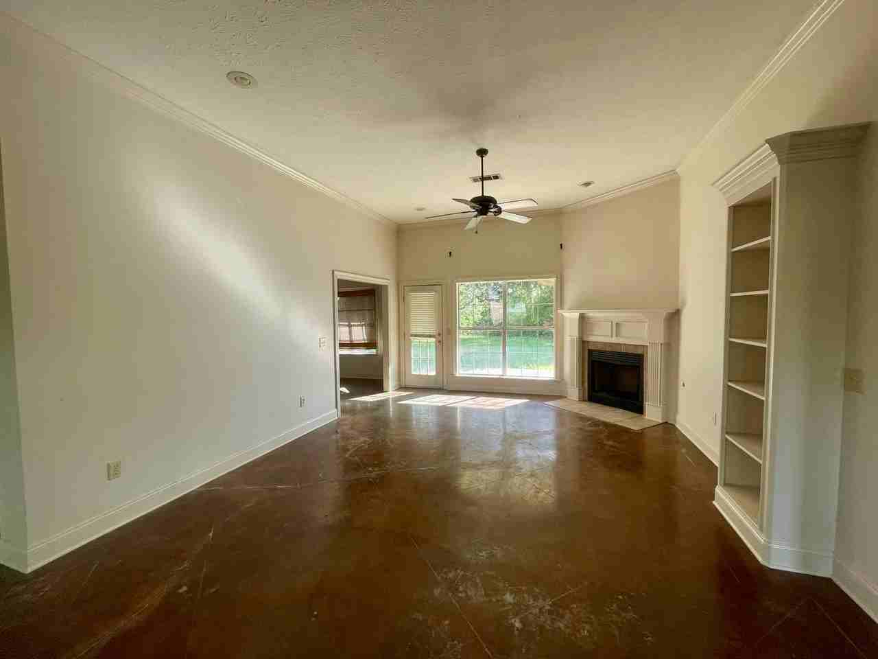 129 Southwood Dr - Photo 2 of 14