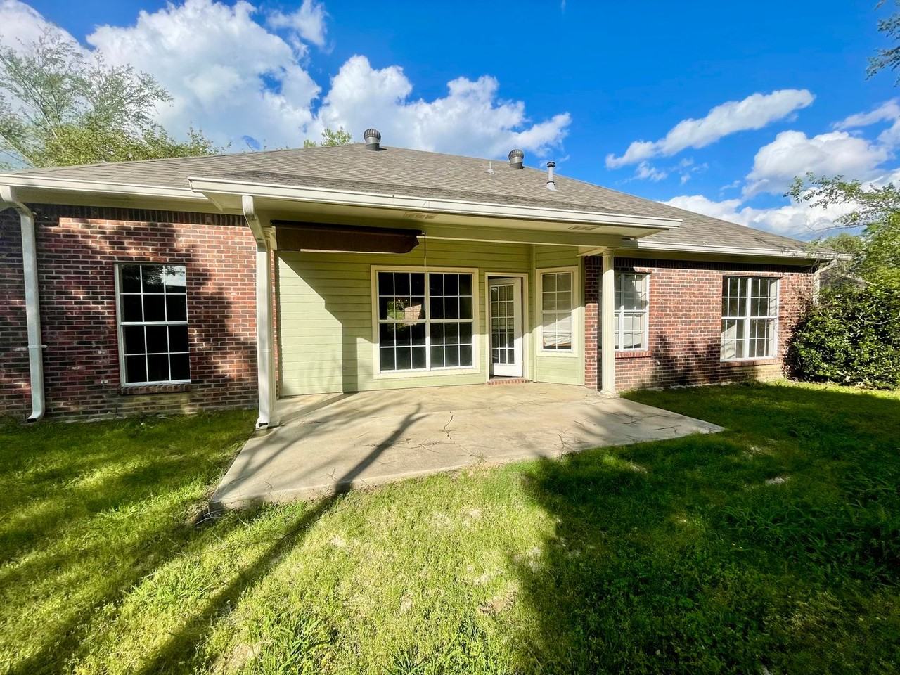 129 Southwood Dr - Photo 3 of 14