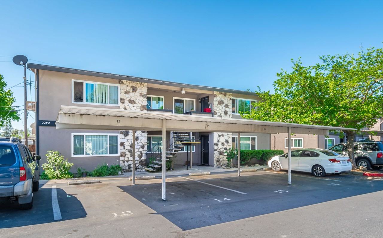 Summer Trace - Eden Roc - Photo 2 of 33