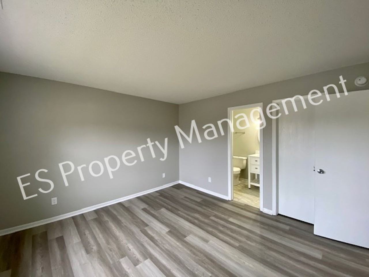 6032 Riversport Ct - Photo 5 of 25