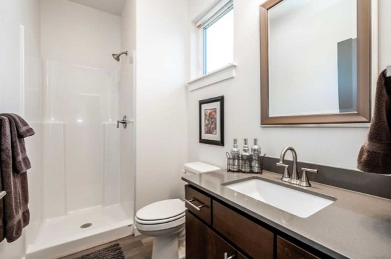 915 N 17th Ave #B - Photo 2 of 23