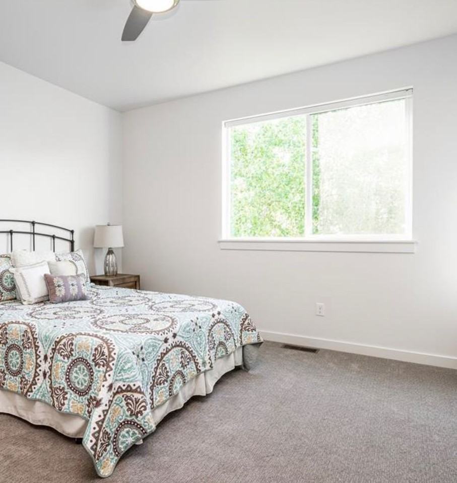 915 N 17th Ave #B - Photo 5 of 23