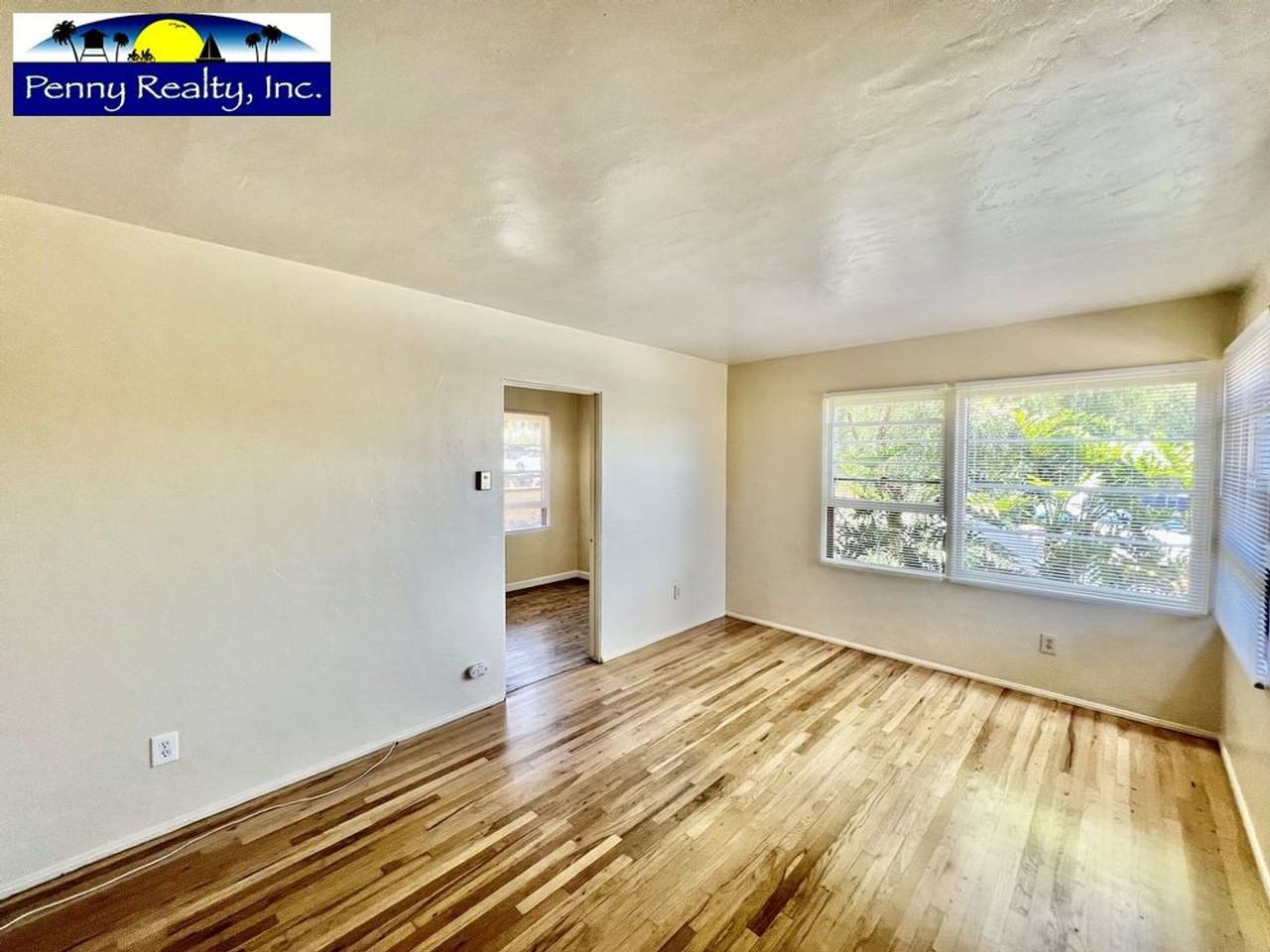 2628-30 Juan St.* - 2812L - Photo 3 of 11