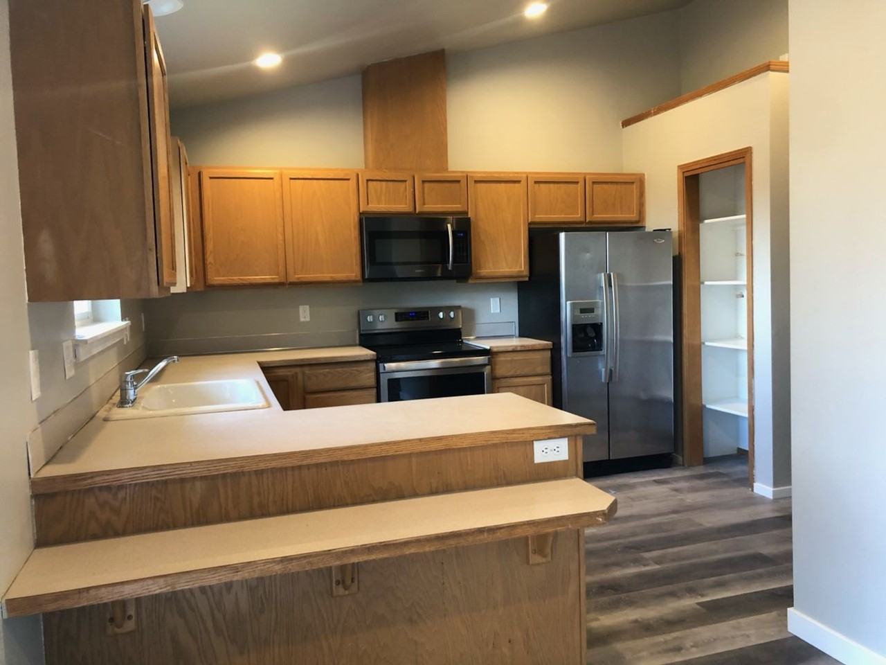 922 34th St - Photo 2 of 20