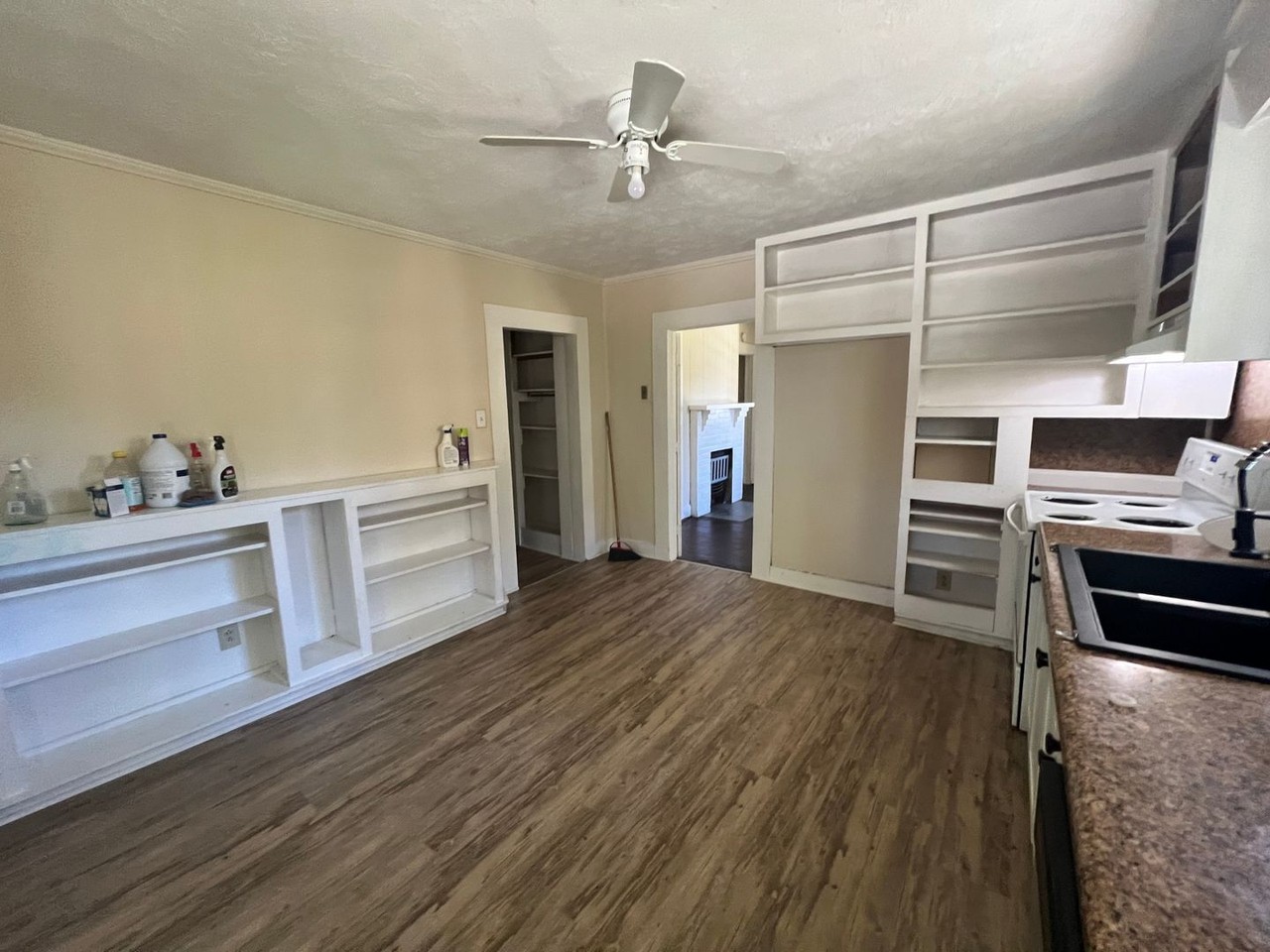 211 Lagrange St - Photo 3 of 8