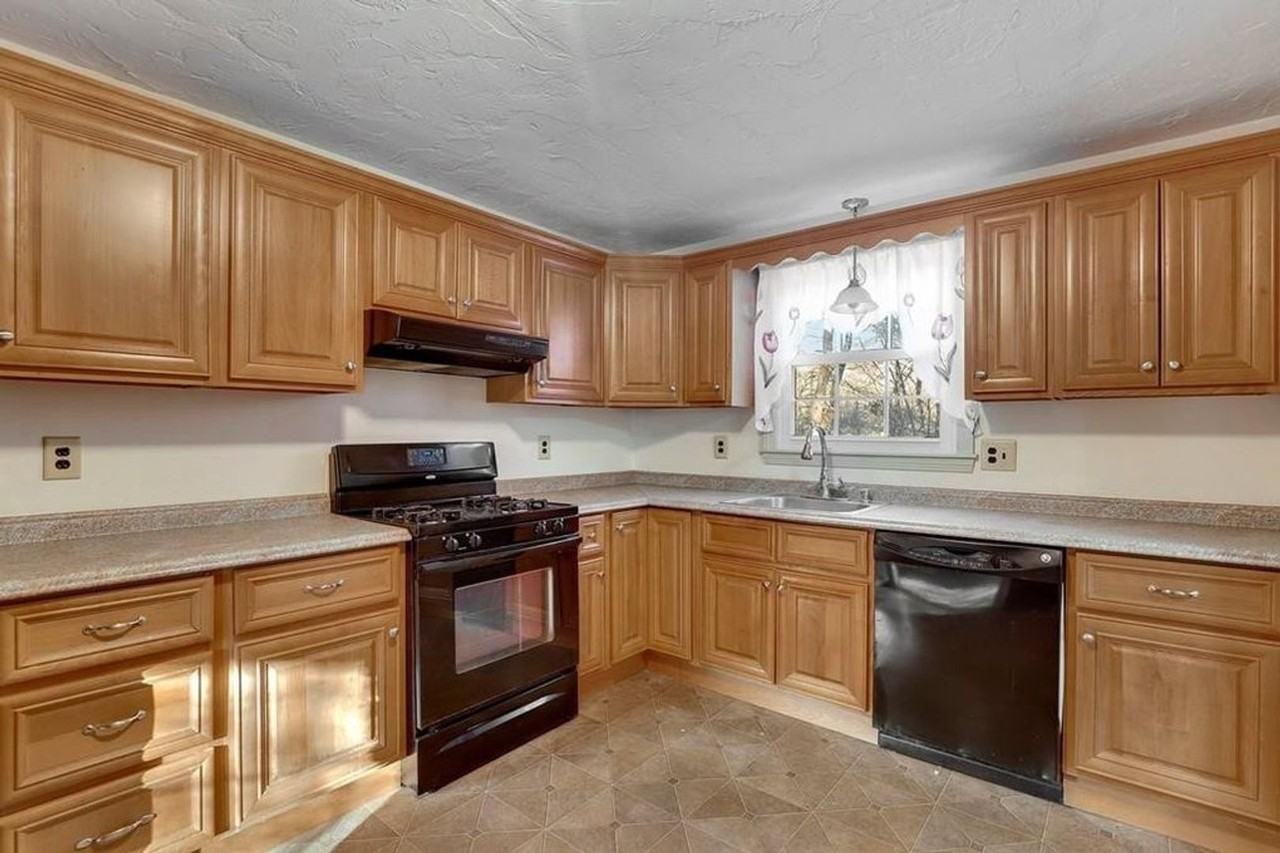 8 Dana Dr - Photo 2 of 34