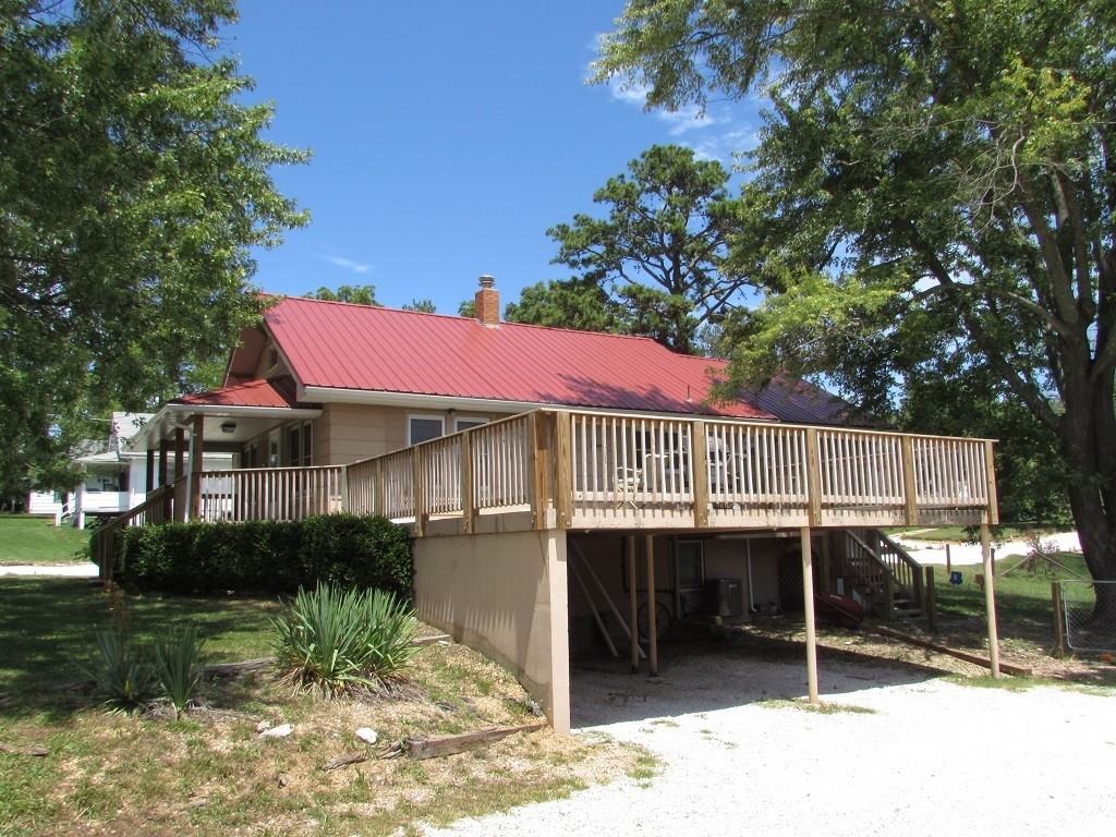 110 N Walnut St - Photo 2 of 2