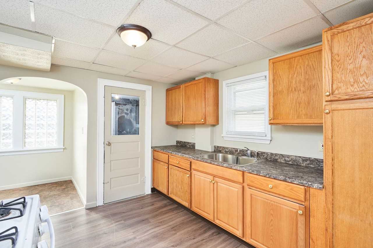 976 Concord Ave - Photo 3 of 16