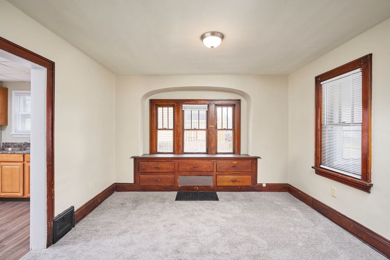 976 Concord Ave - Photo 4 of 16