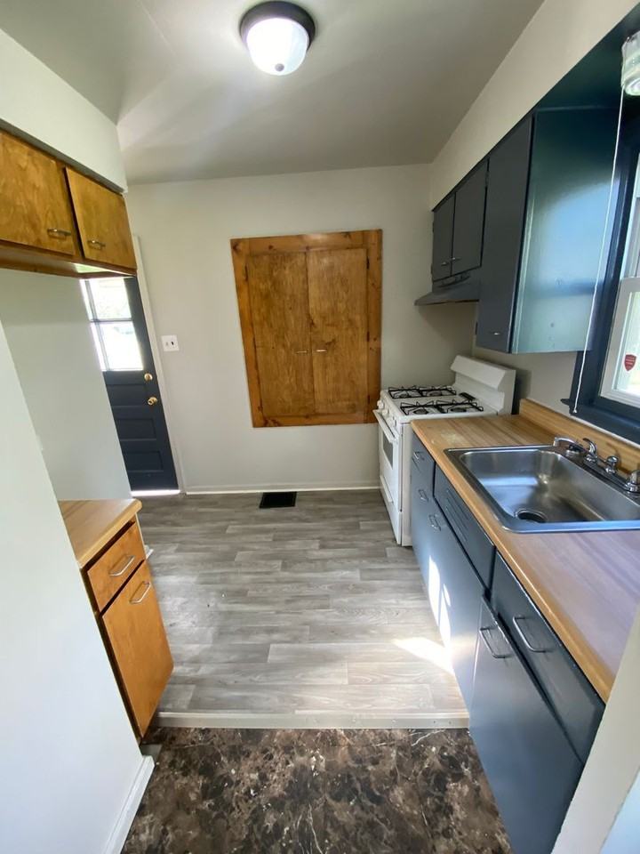 4310 Plaza Dr - Photo 3 of 9