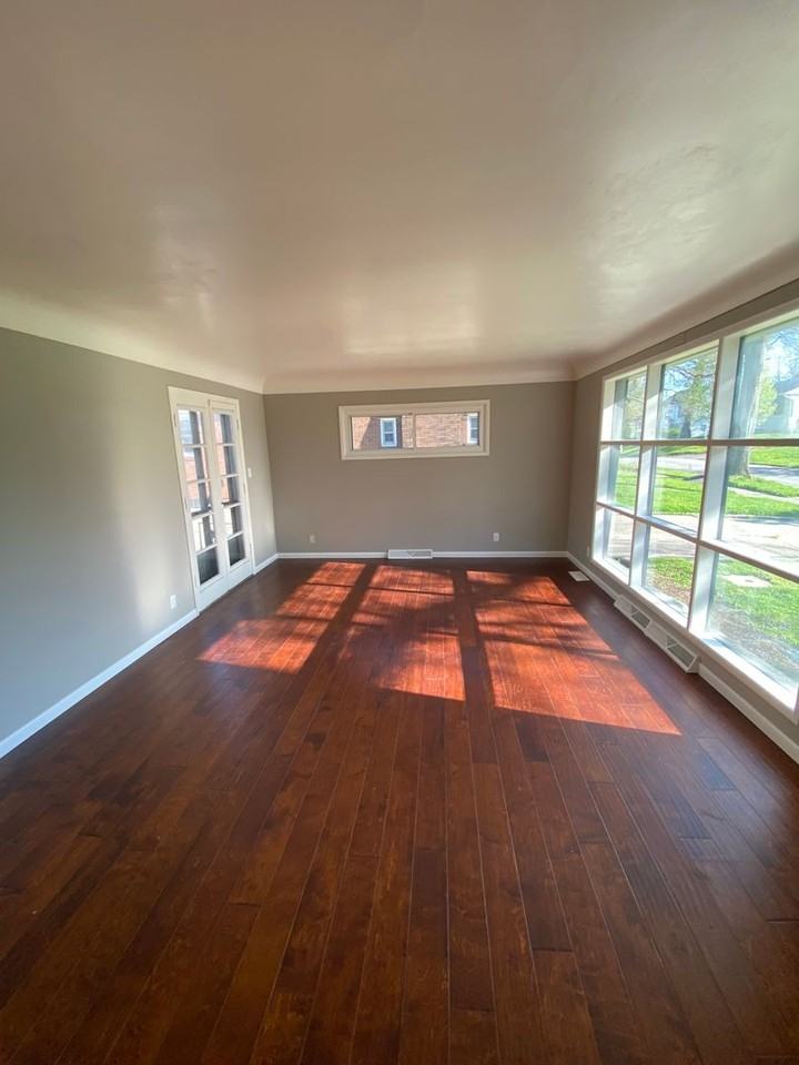 2701 Leroy Ave - Photo 2 of 9