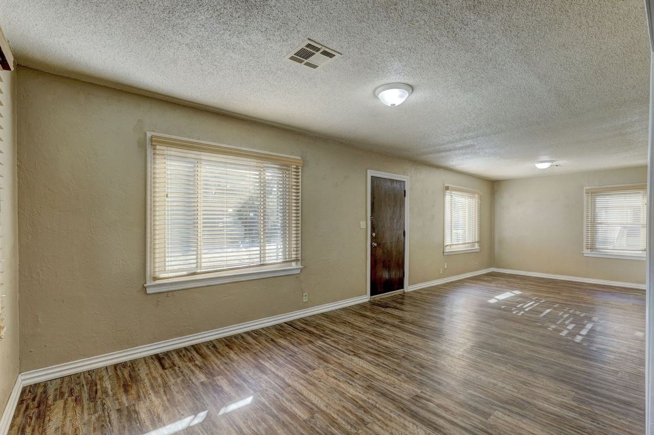 1713 N Page Ave - Photo 5 of 50