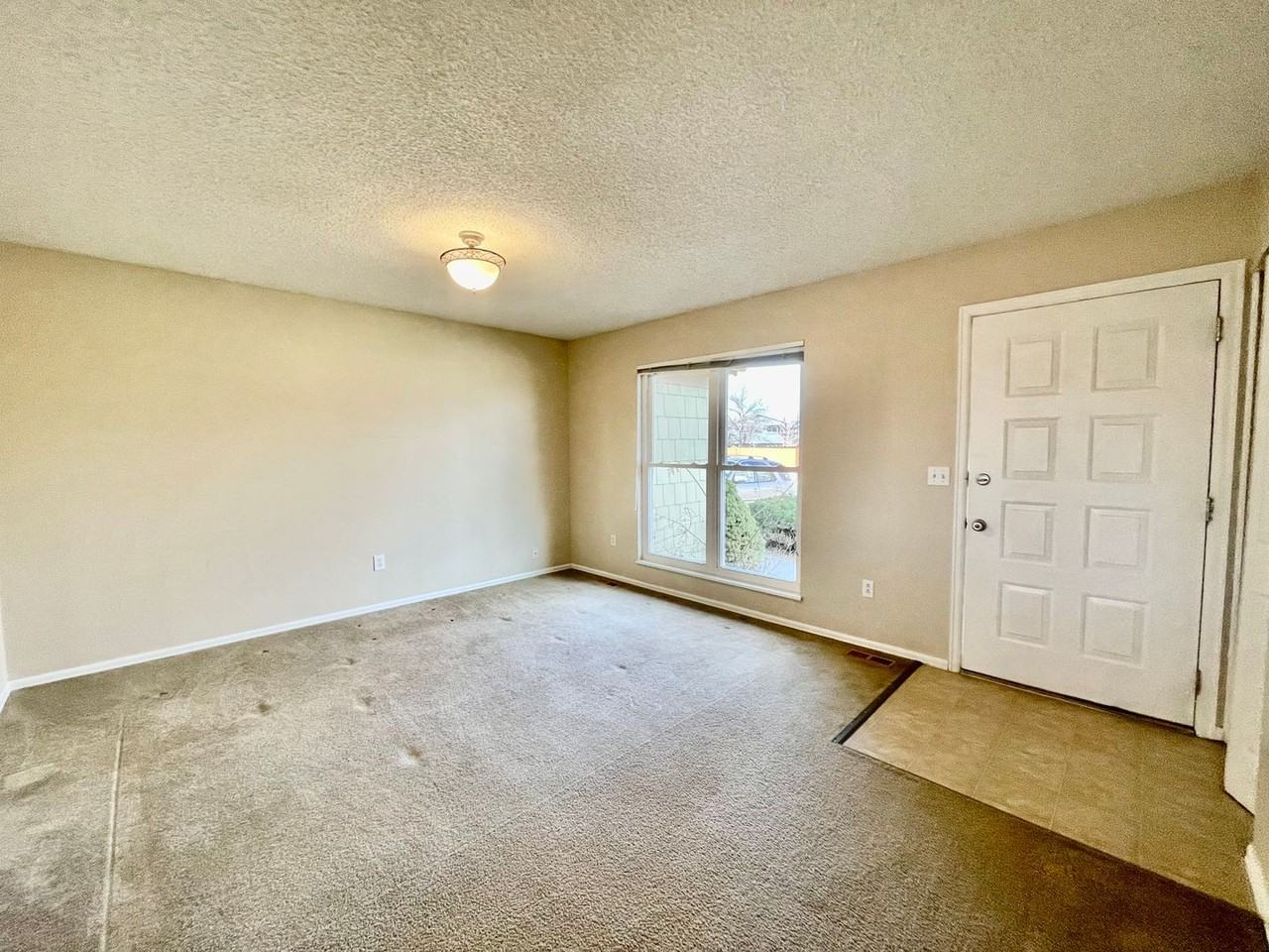 909 Harrison Dr - Photo 2 of 24