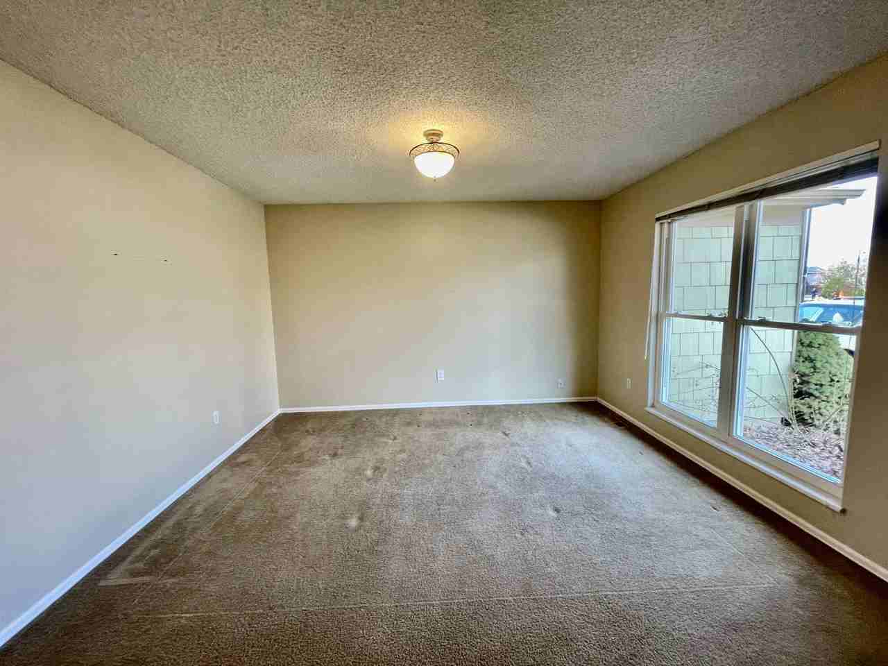 909 Harrison Dr - Photo 3 of 24