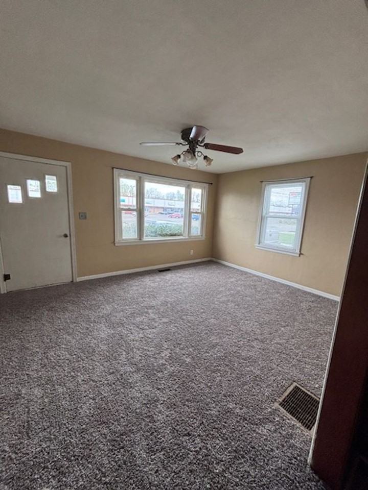 213 Sycamore St - Photo 2 of 7