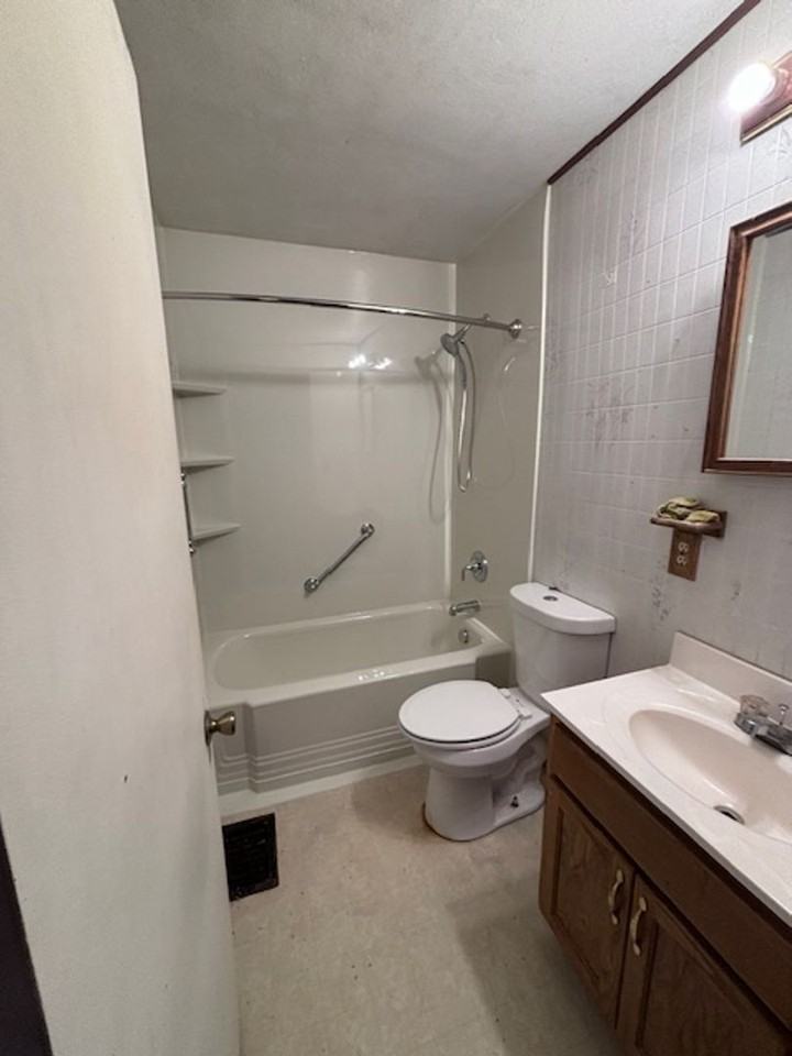 213 Sycamore St - Photo 6 of 7