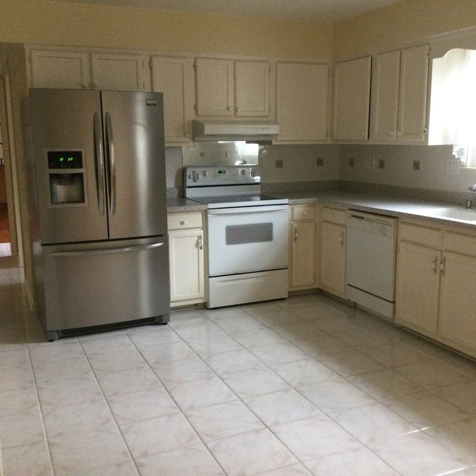 1044 Chatmoss Dr - Photo 3 of 15