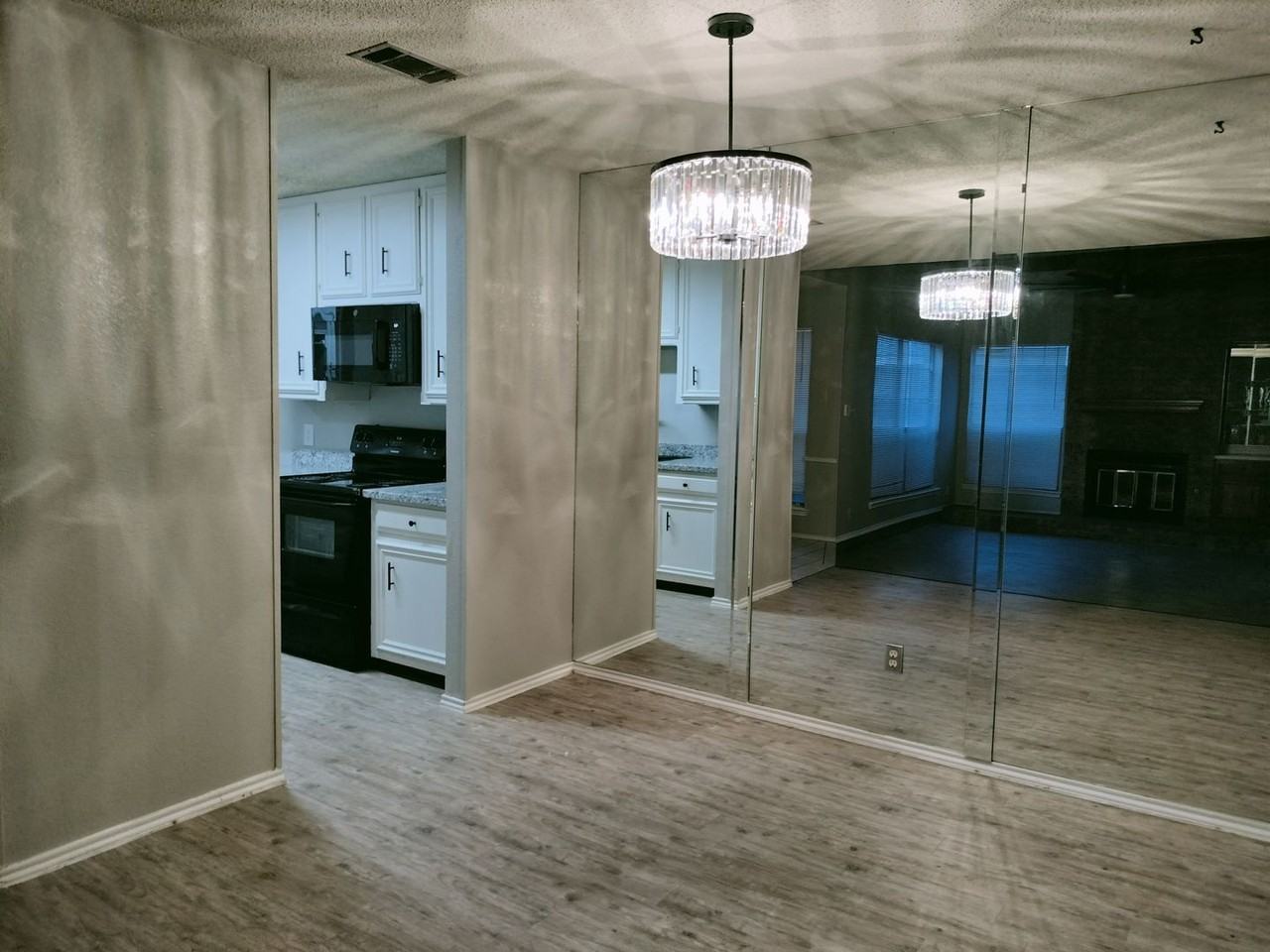 5534 93rd St - Photo 4 of 15