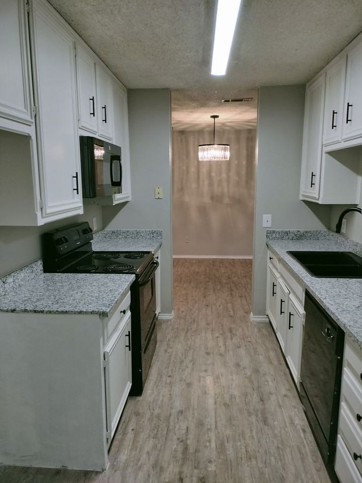 5534 93rd St - Photo 3 of 15