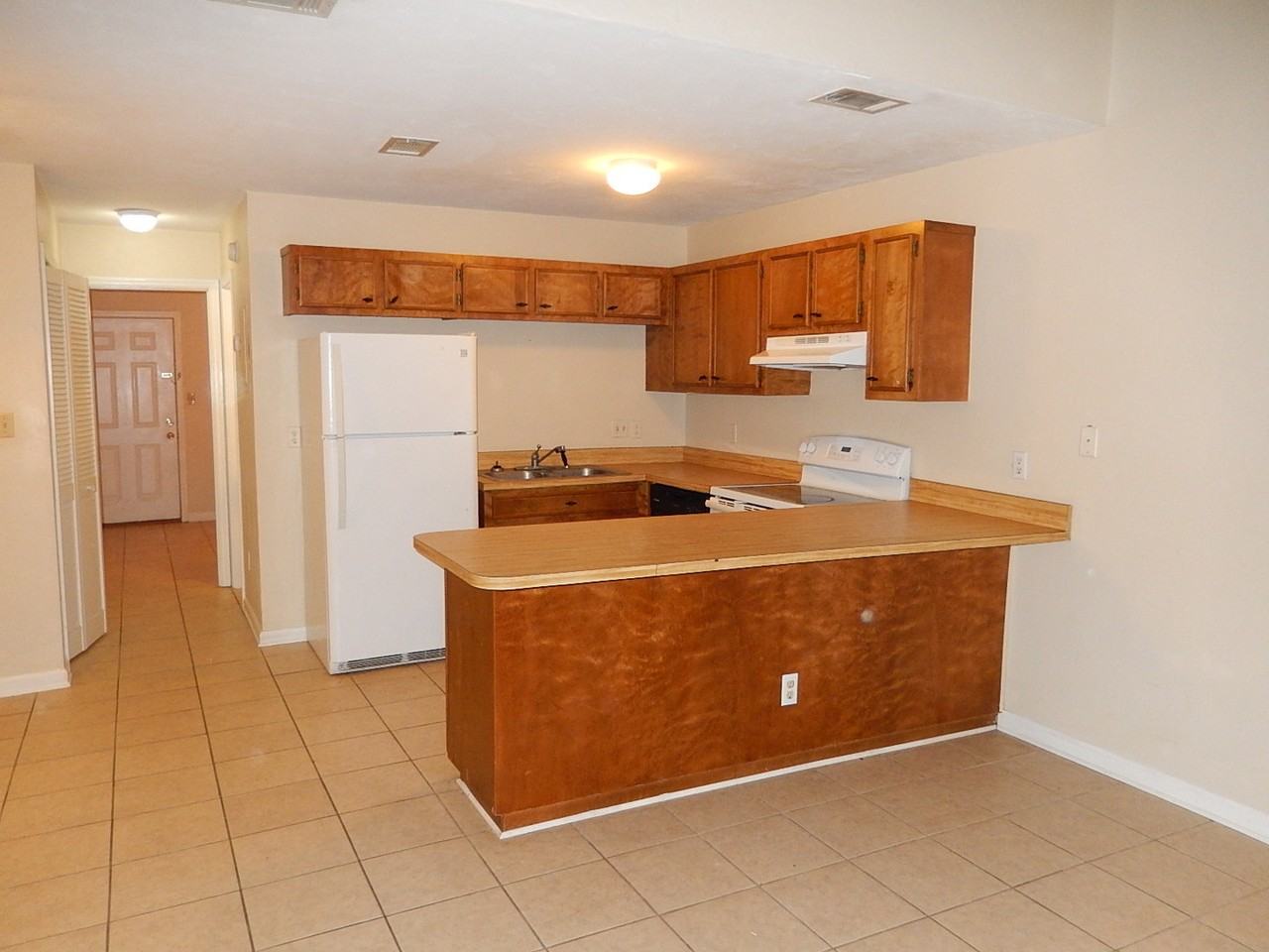 1081 Ocala Rd - Photo 3 of 15