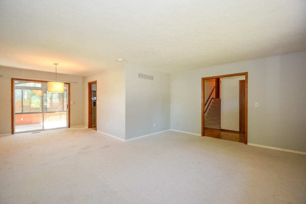 2309 E Arden Dr - Photo 3 of 9